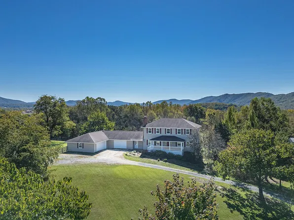 303 Victoria Dr, Troutville, VA 24175