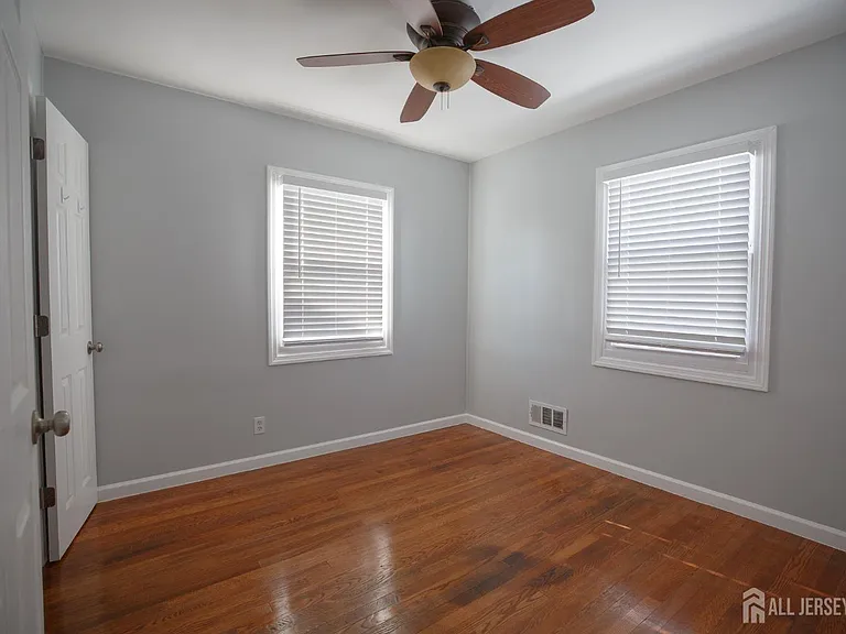 545 Olive Pl — Photo 7