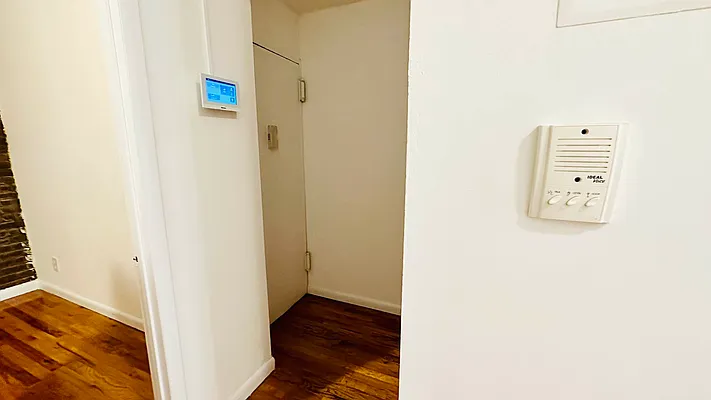 Rented by Compass | media 9