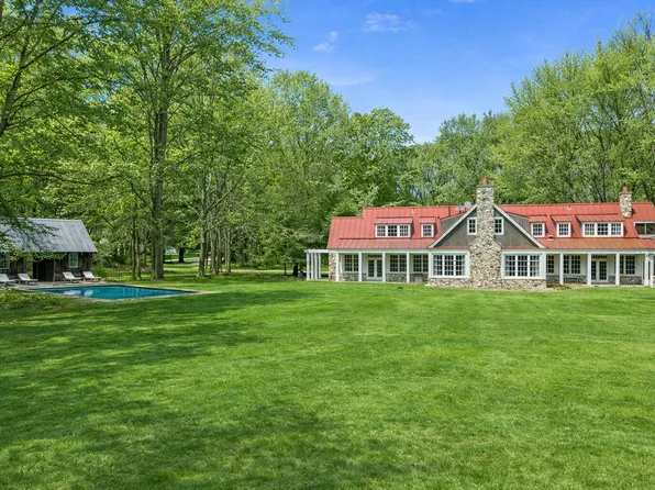 6852 East Rd, Three Oaks, MI 49128