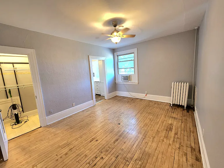 327 6th Ave SE #4 — Photo 4