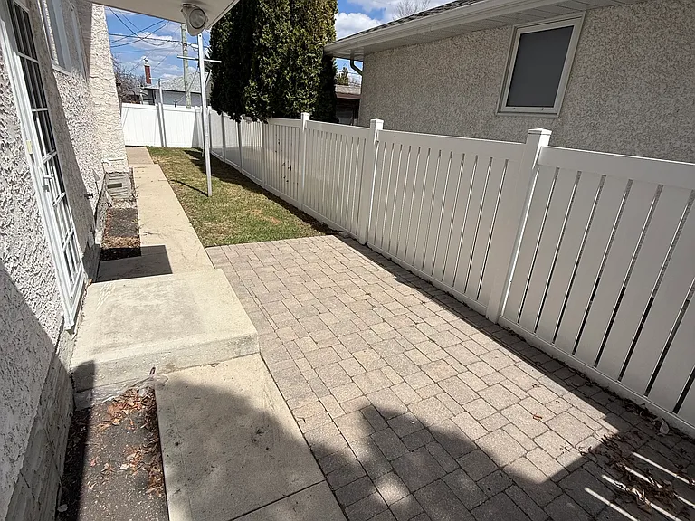603 Dallenlea Ave #603 — Photo 22