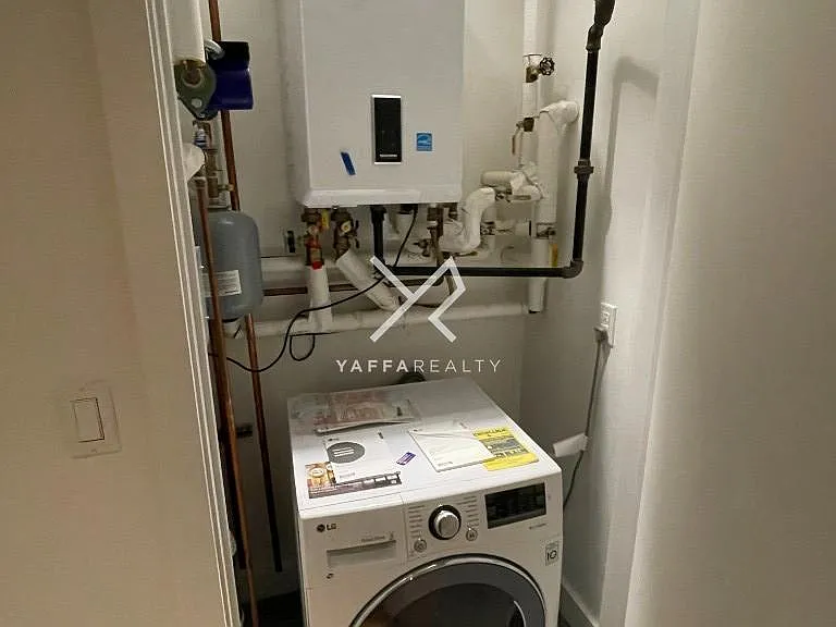 39 E 21st St #2A — Photo 6