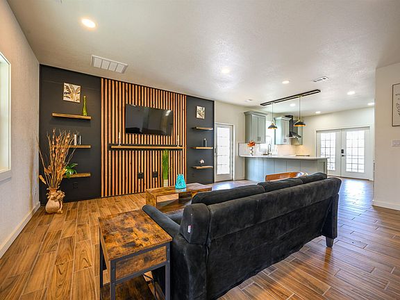 3rd image of 372 County Line Rd