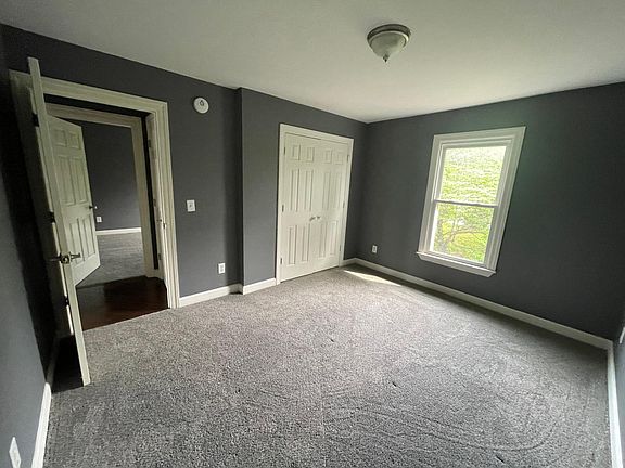 3rd image of 109 Blenheim Cir