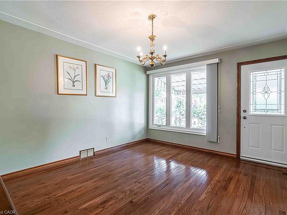 4th image of 215 Rosedale Ave