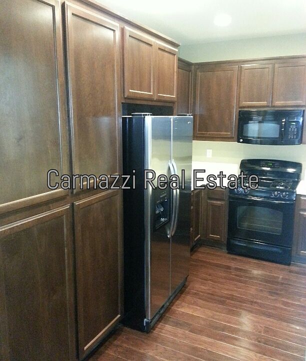 1st image of 808 Steel Ln