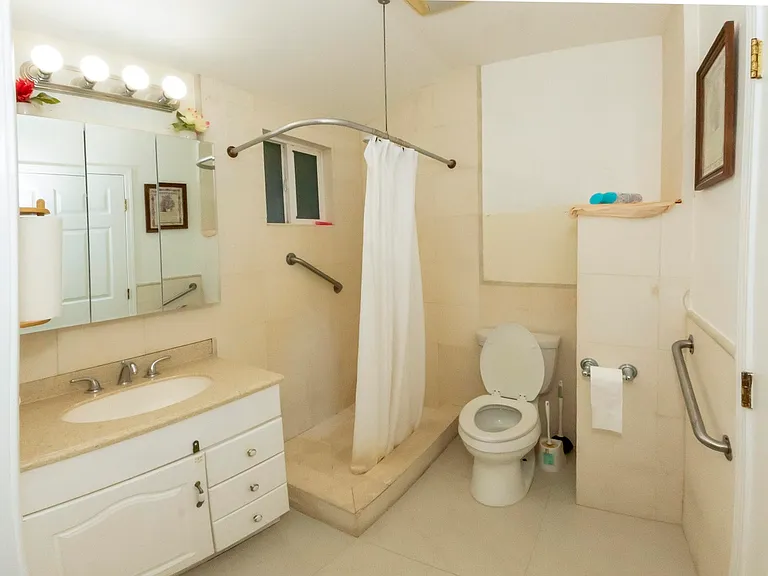 112 Santa Ana Ave — Photo 4