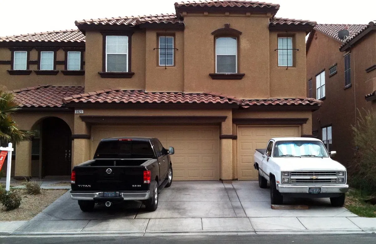 5 bed, 3720 sqft, $3,200 — Photo 1