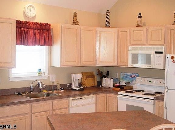 4th image of 5718 West Ave