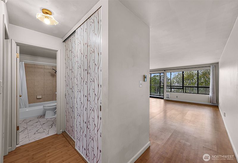 3rd image of 414 Boulevard #105