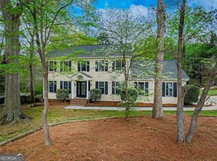 945 E Riverbend Dr SW, Lilburn, GA