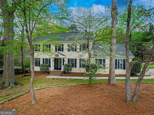 945 E Riverbend Dr SW, Lilburn, GA 30047