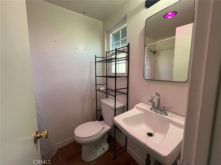 725 Tyrol Dr — Photo 10