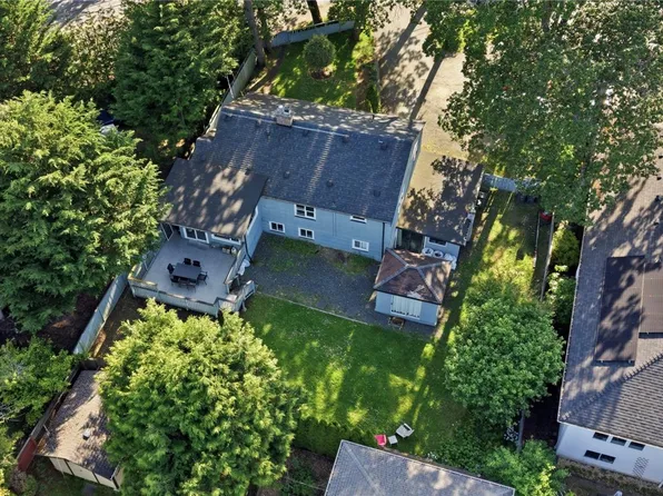 3959 Cedar Hill Cross Rd, Saanich, BC V8P 2N8