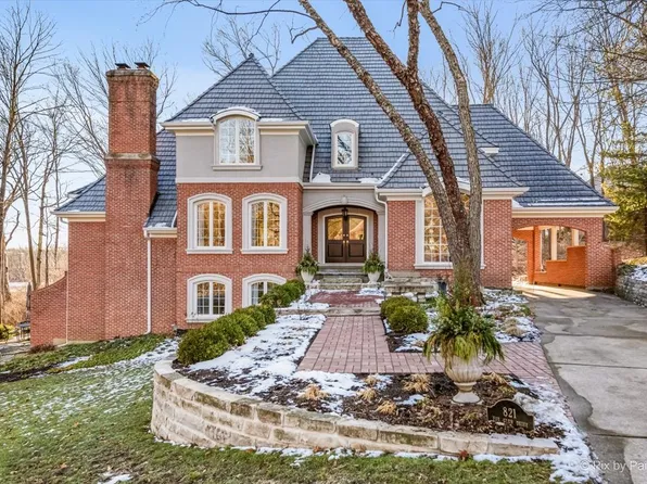 821 Fox Glen Dr, Saint Charles, IL 60174