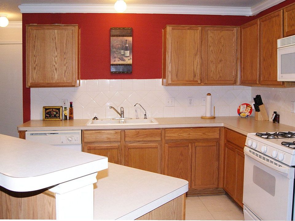 kitchen with breakfast bar