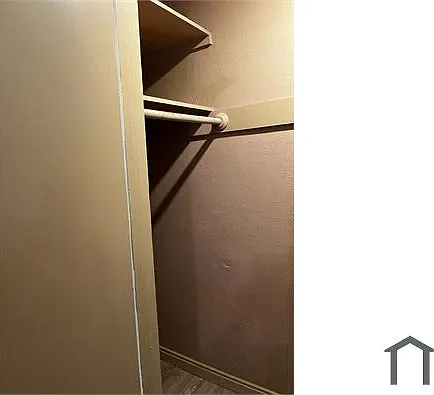 403 E Flora St — Photo 5