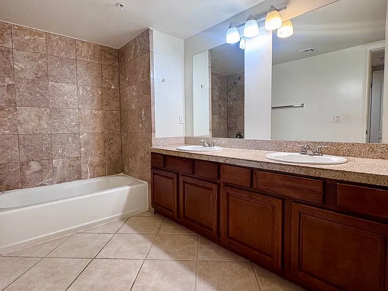 13525 Vanowen St #305 — Photo 13