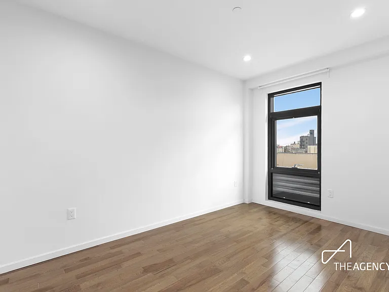 1992 3rd Ave #7B — Photo 1