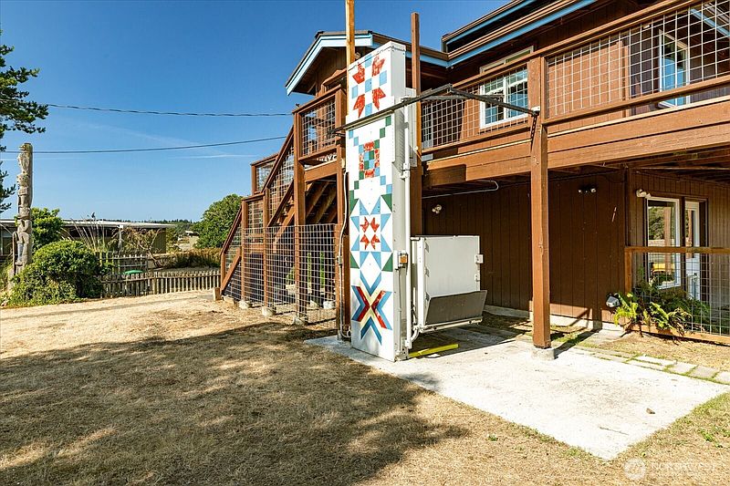 4th image of 2385 Sunlight Beach Road