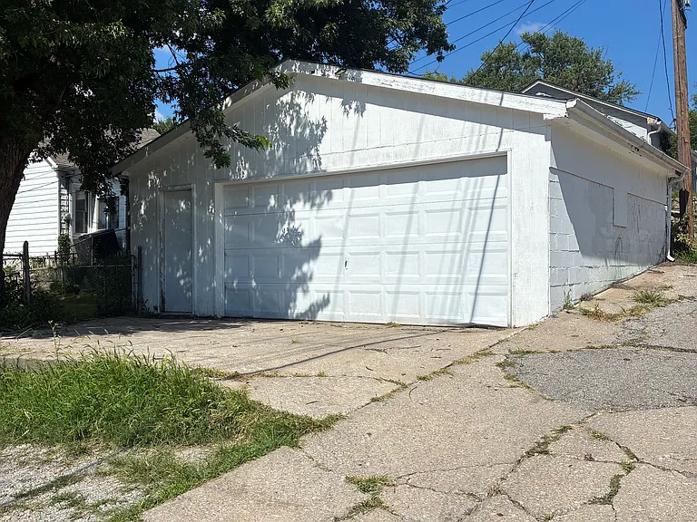 3228 Seneca St — Photo 13