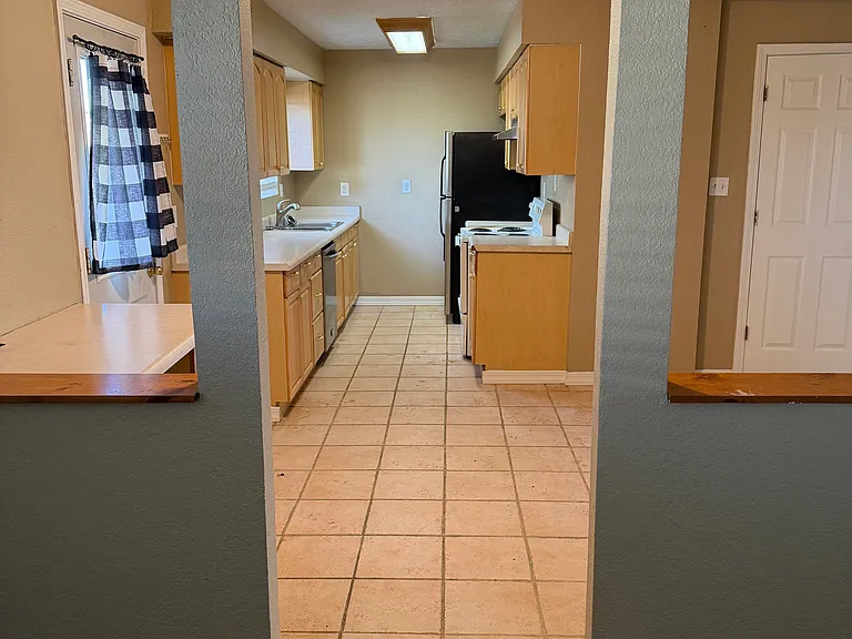 1060 Sugar Rd SE — Photo 2