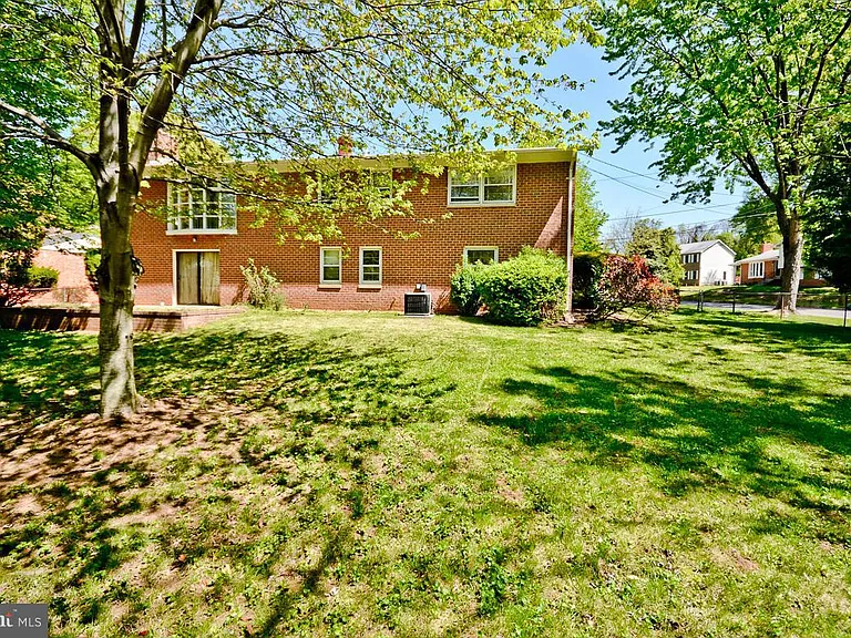 100 Mel Mara Dr — Photo 25