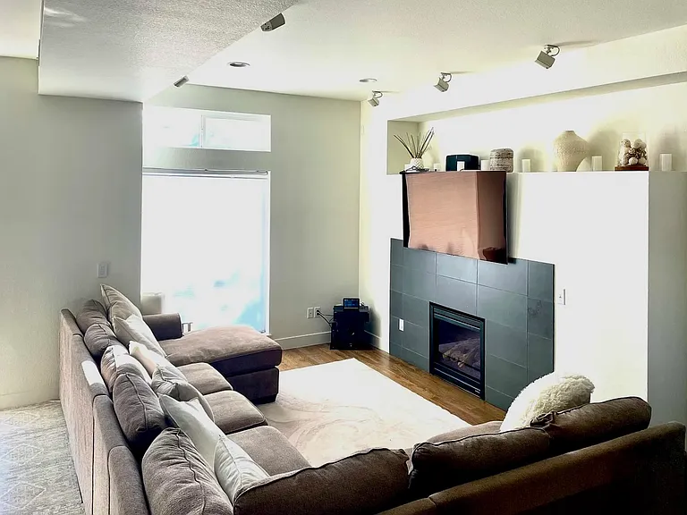 1733 Grove St #2 — Photo 15