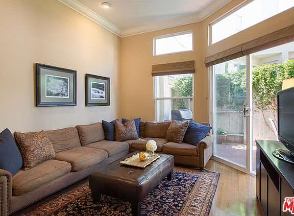3rd image of 2032 S Barrington Ave #3A
