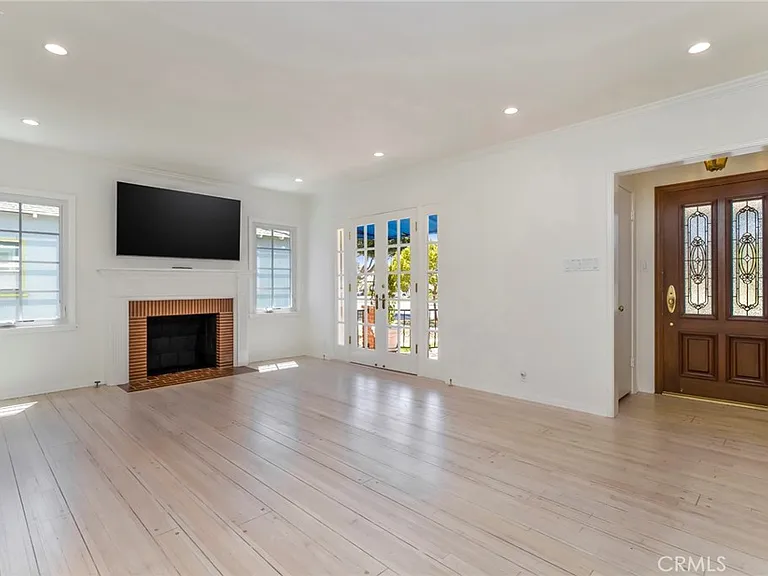 1332 Pearl St — Photo 4