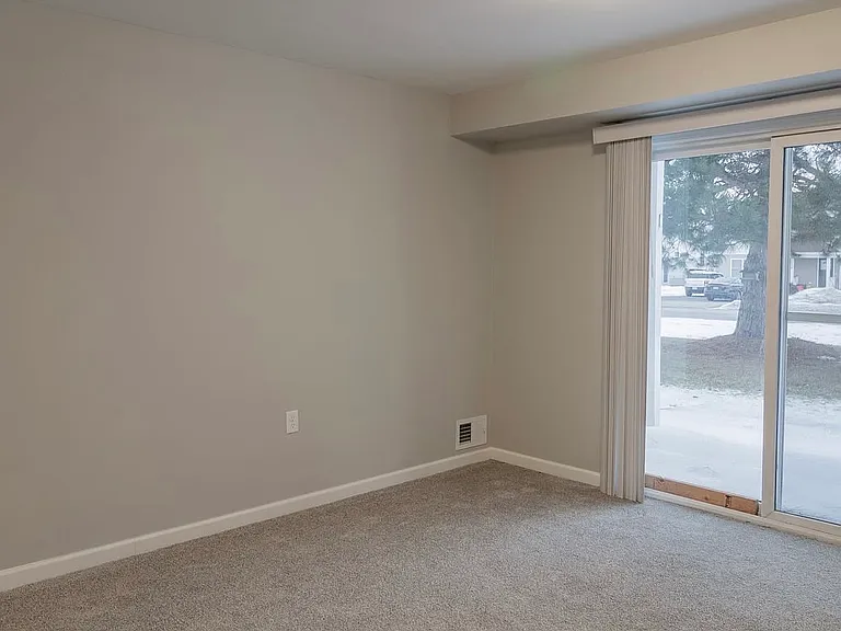 11 Robert Dr #211 — Photo 11
