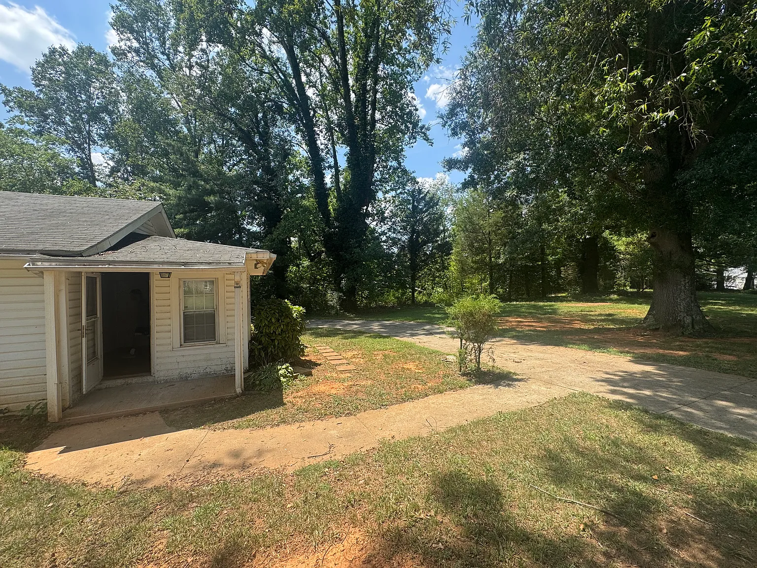 2 bed, 924 sqft, $1,100 — Photo 3