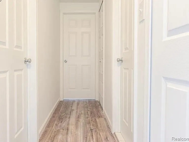 8724 Common Rd — Photo 10