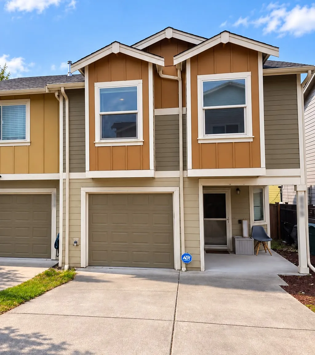 3 bed, 1400 sqft, $3,000 — Photo 1