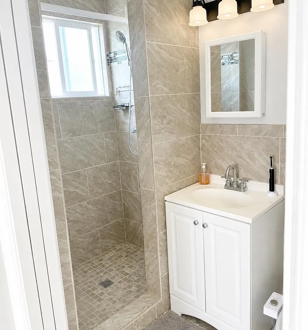 3 bed, 2.0 bath, 1600 sqft, $4,600 — Photo 4