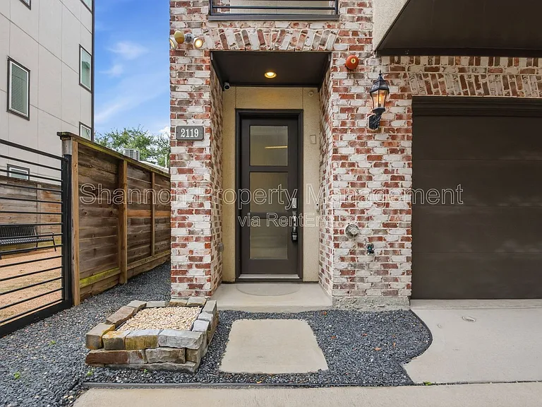 2119 Taft St — Photo 3