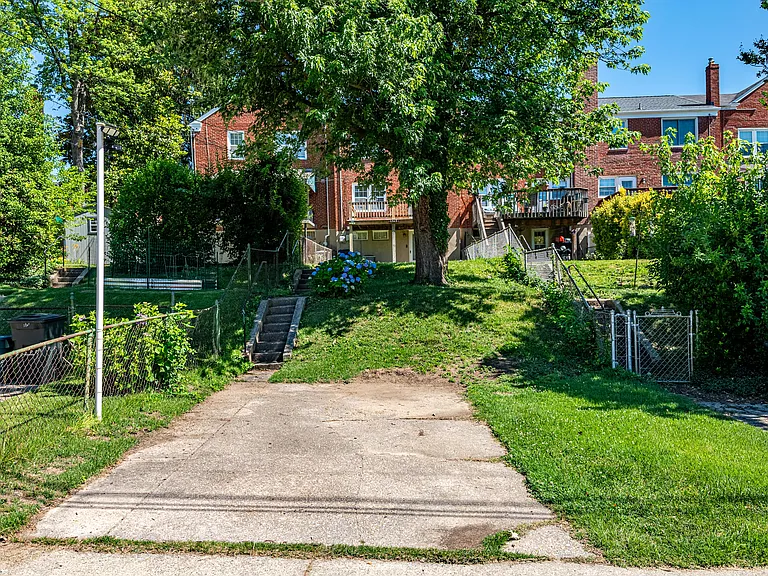 1565 Dellsway Rd — Photo 34