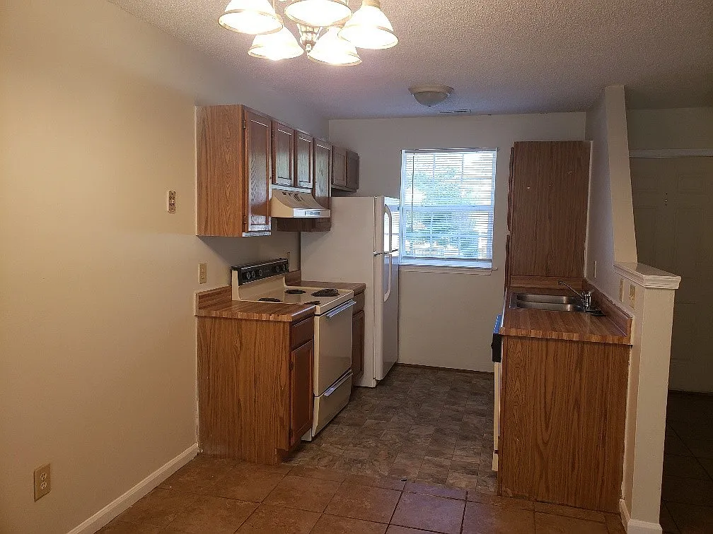 Ranch-style 2BD/2BA townhome in quiet neighborhood in Garner! — Photo 2