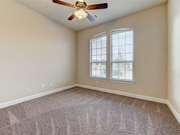 4th image of 613 Ravenwood Dr