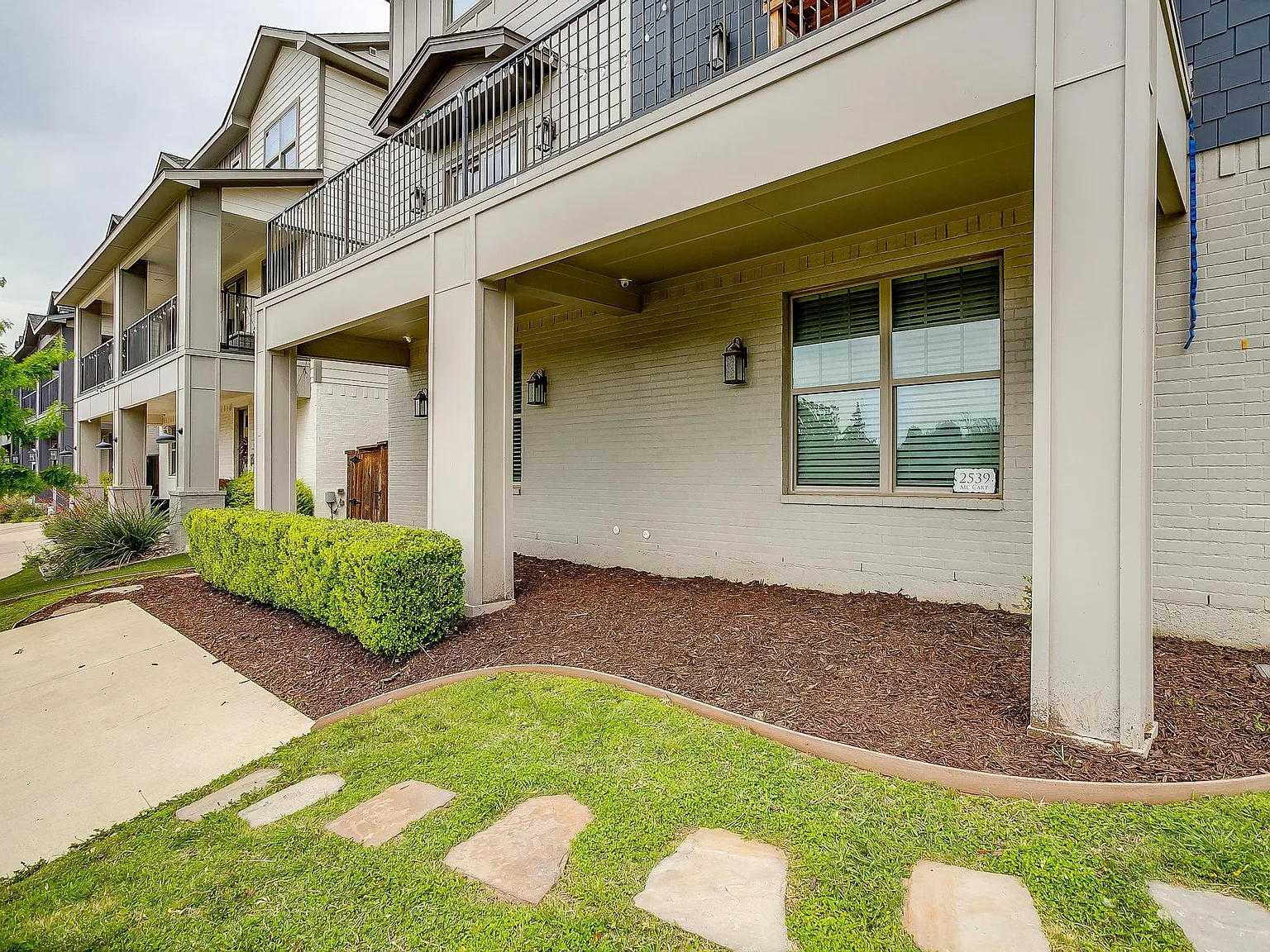 5 bed, 2478 sqft, $1,390 — Photo 4