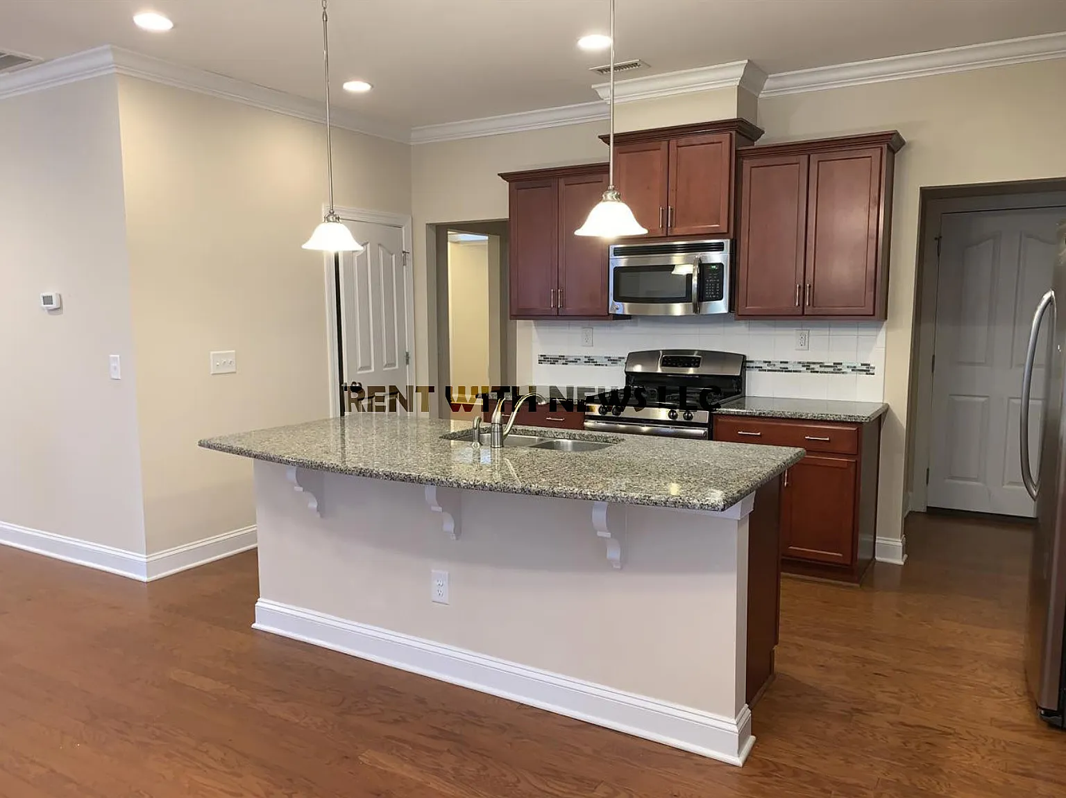 5 bed, 3.5 bath, 3149 sqft, $2,895 — Photo 2