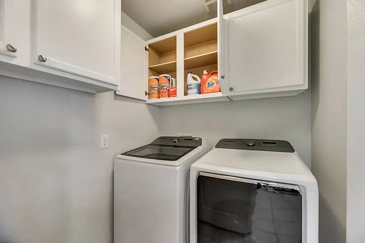1548 Lakeside Dr — Photo 13