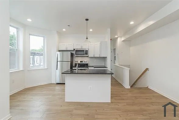 2225 W Lehigh Ave — Photo 20