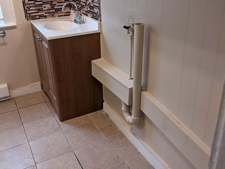 288 Walnut St #1 — Photo 5