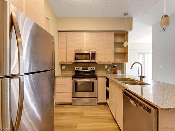 5th image of 318 Spruce St #1102
