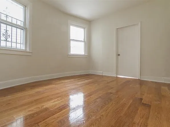 198 Myrtle Avenue image 5 of 24