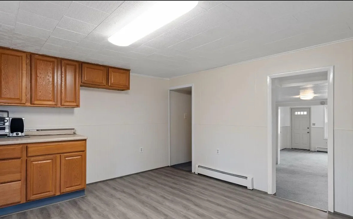3 bed, 1800 sqft, $1,600 — Photo 2