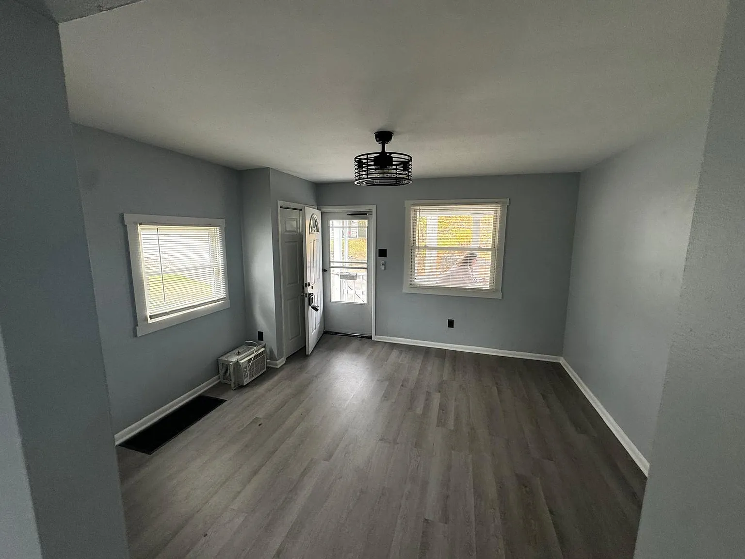 2 bed, $1,300 — Photo 3