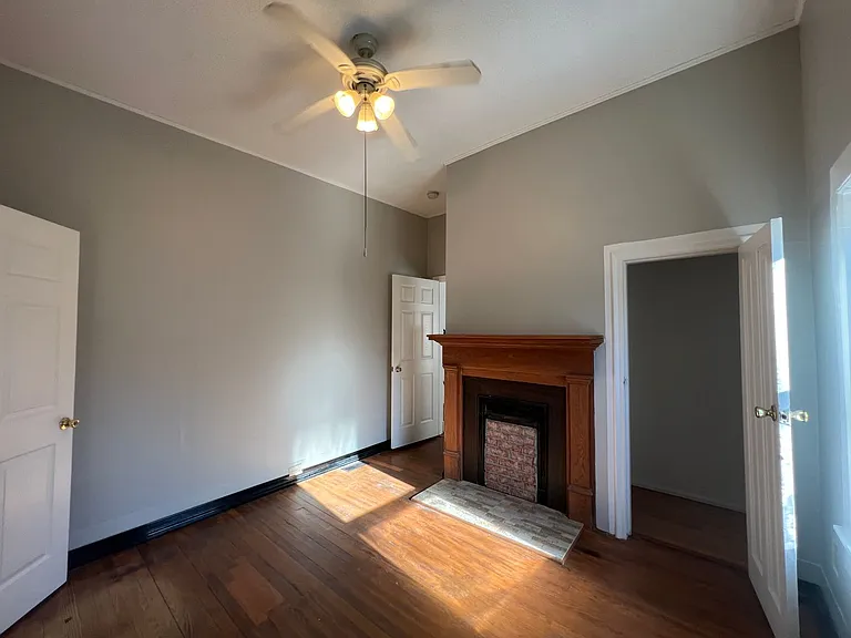 224 Howard St — Photo 11